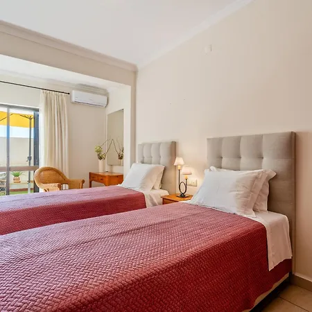 Tenis Mar E Apartment *